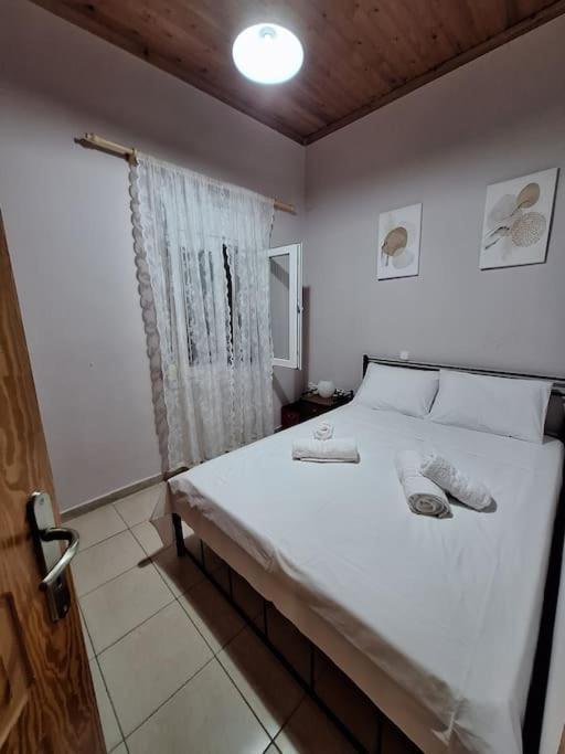 Lovely Guesthouse On The Beach Agía Ánna Extérieur photo
